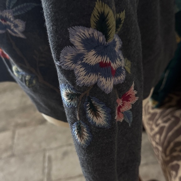 Johnny Was Renata Raglan Embroidered Sweatshirt - Picture 7 of 10